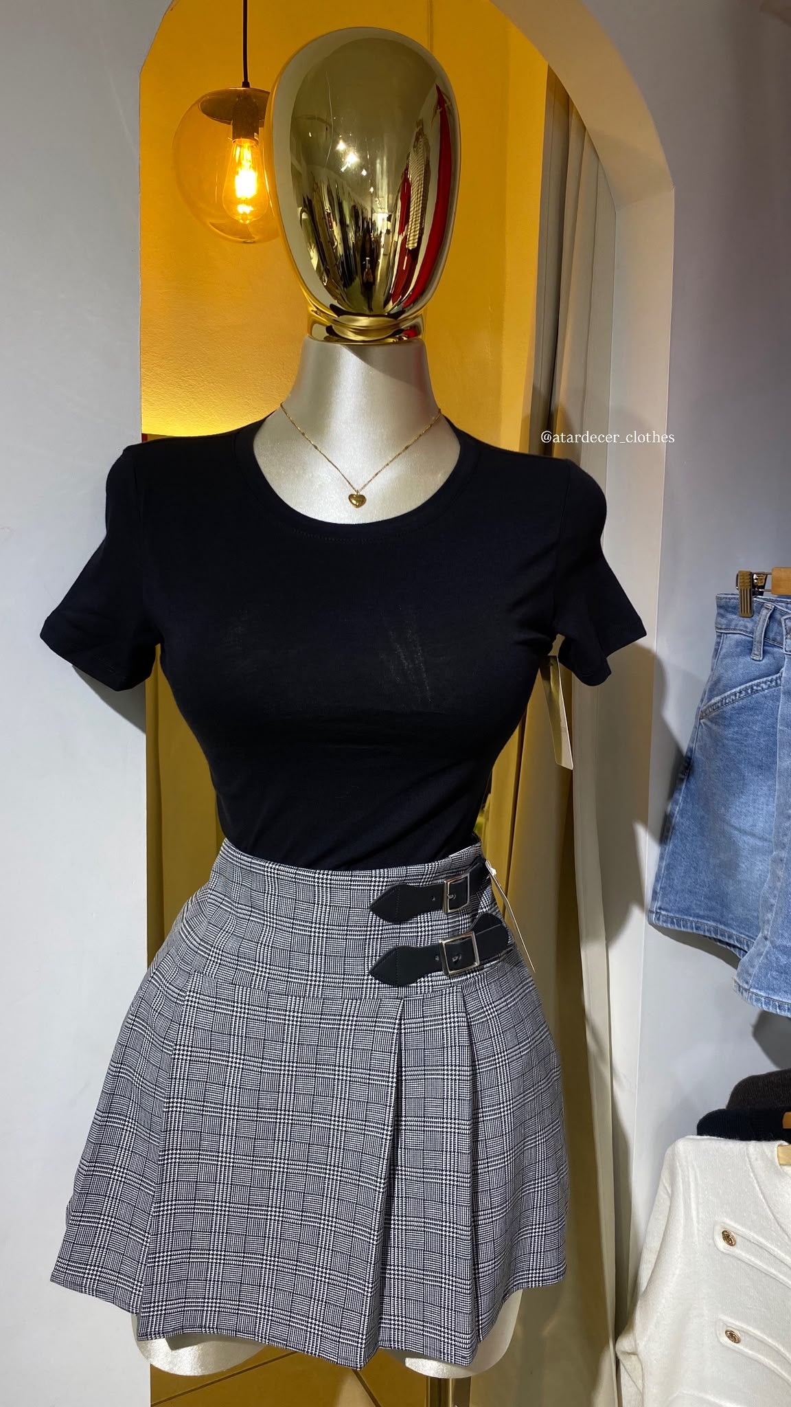 Falda negra de cuadros