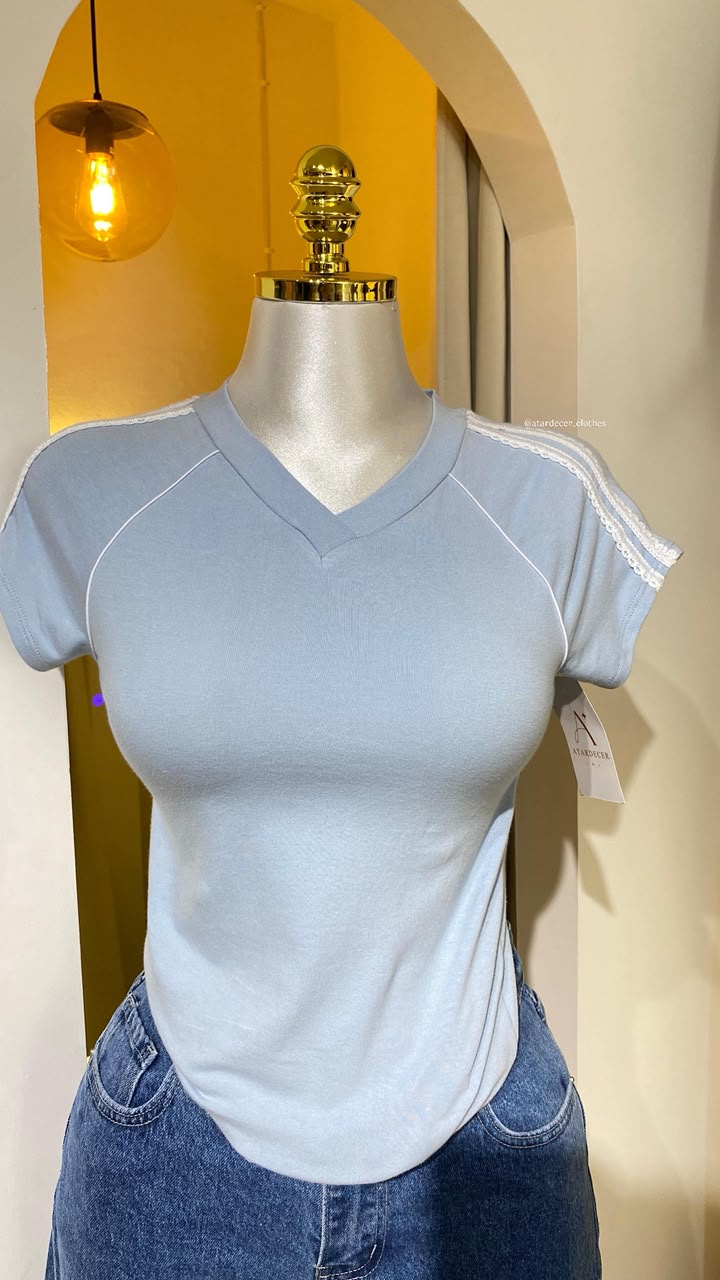 Top Azul Cielo Estilo Deportivo