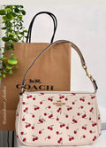 Bolsa Coach Nolita 19 con Estampado de Cerezas (Cherry Print) – 100% Original
