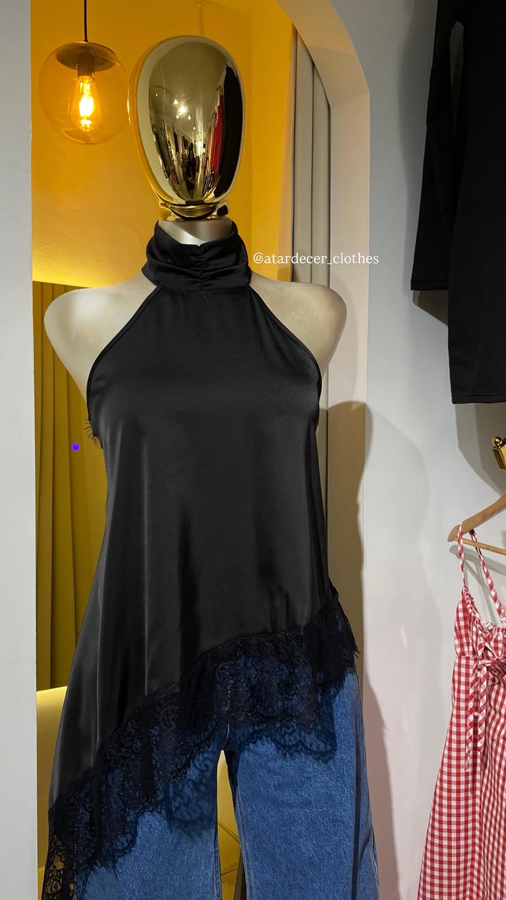 Blusa Cuello Halter con Encaje Asimétrico