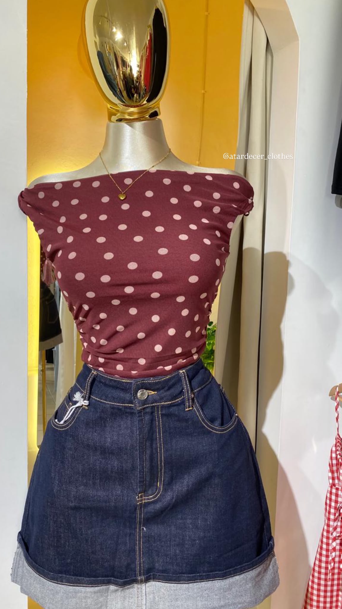 Top polka dot  hombro descubierto